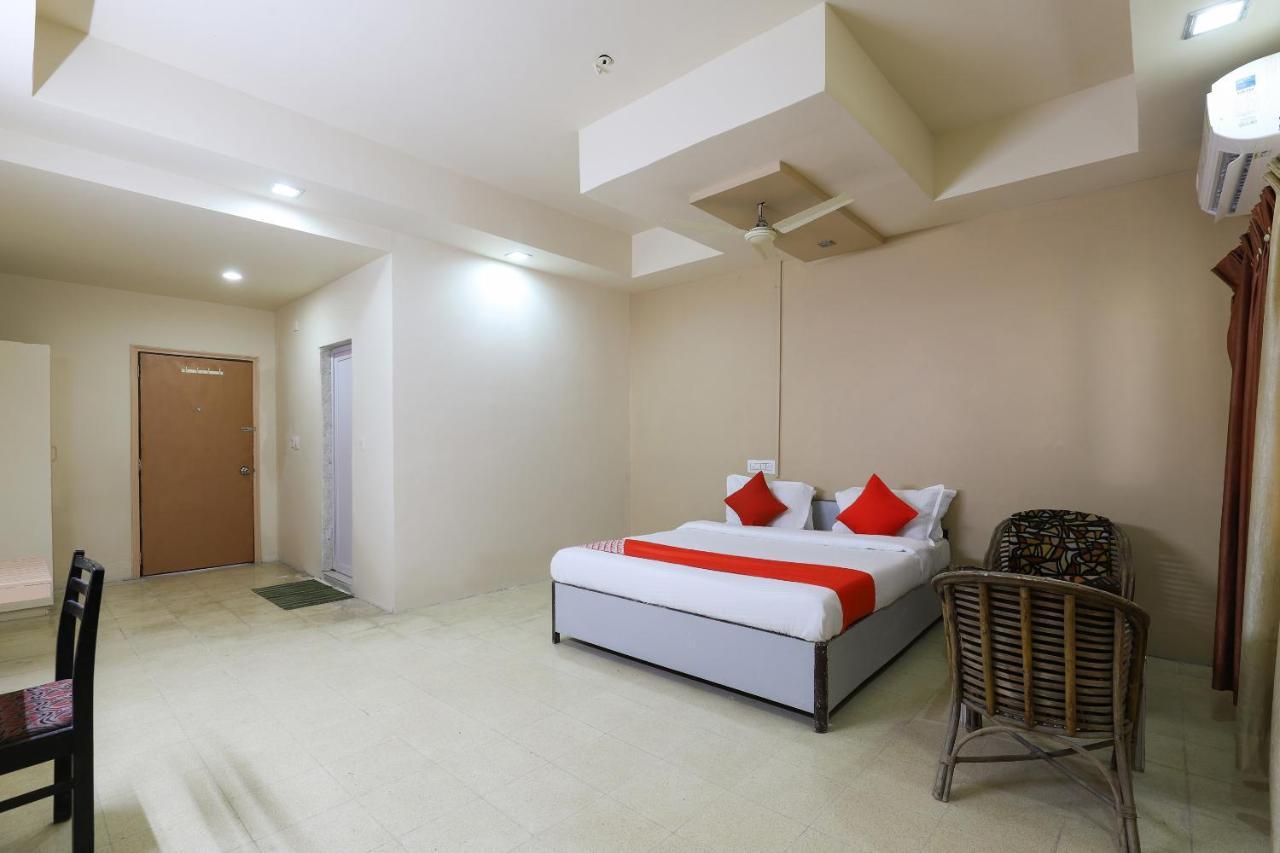 Oyo Hotel Park Veraval Exterior foto