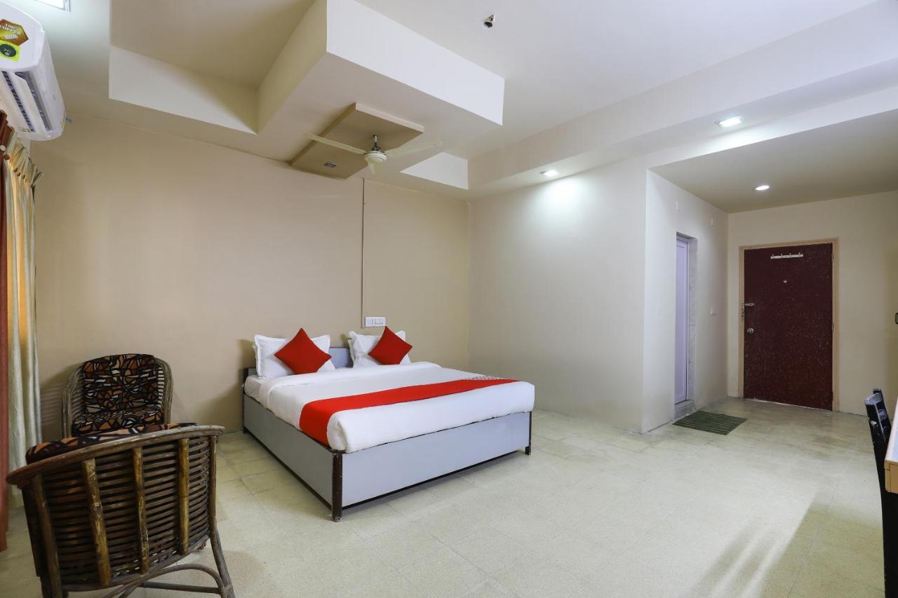 Oyo Hotel Park Veraval Exterior foto