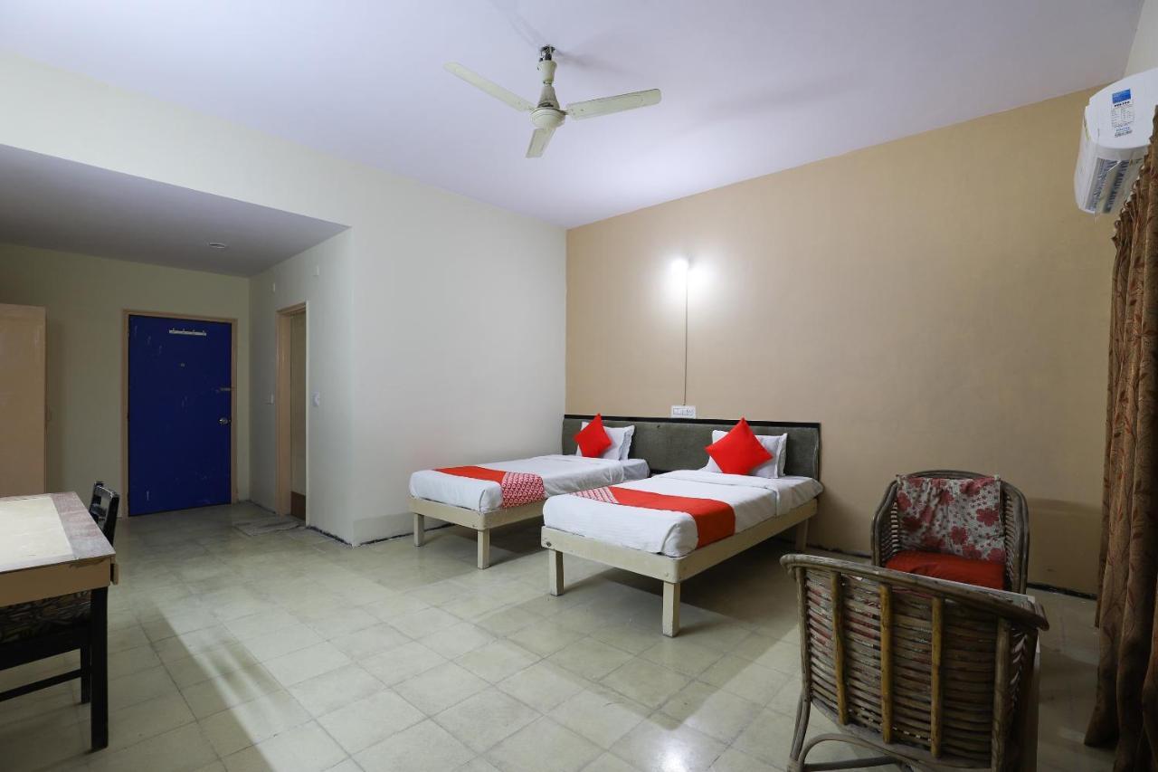 Oyo Hotel Park Veraval Exterior foto