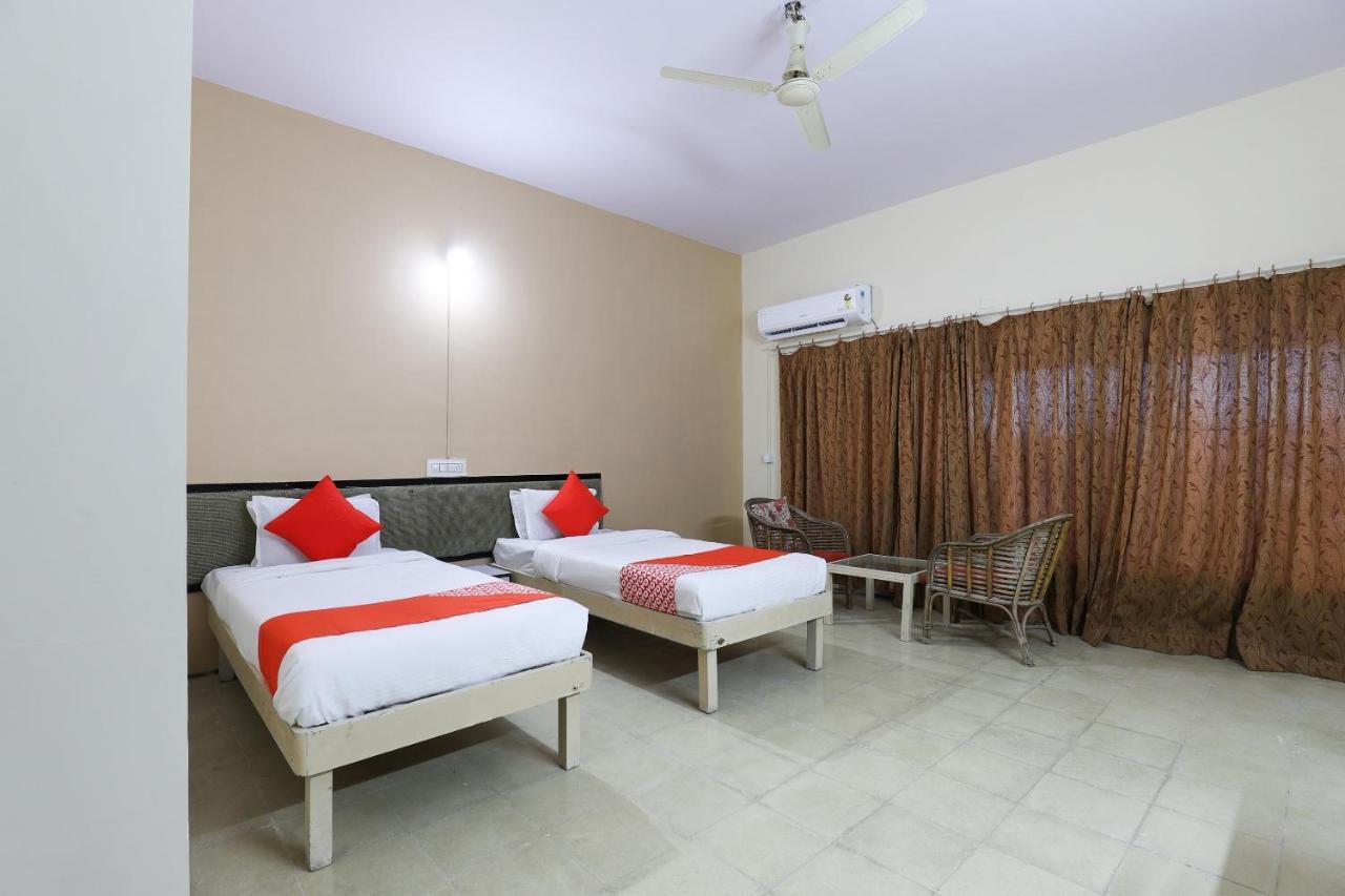 Oyo Hotel Park Veraval Exterior foto